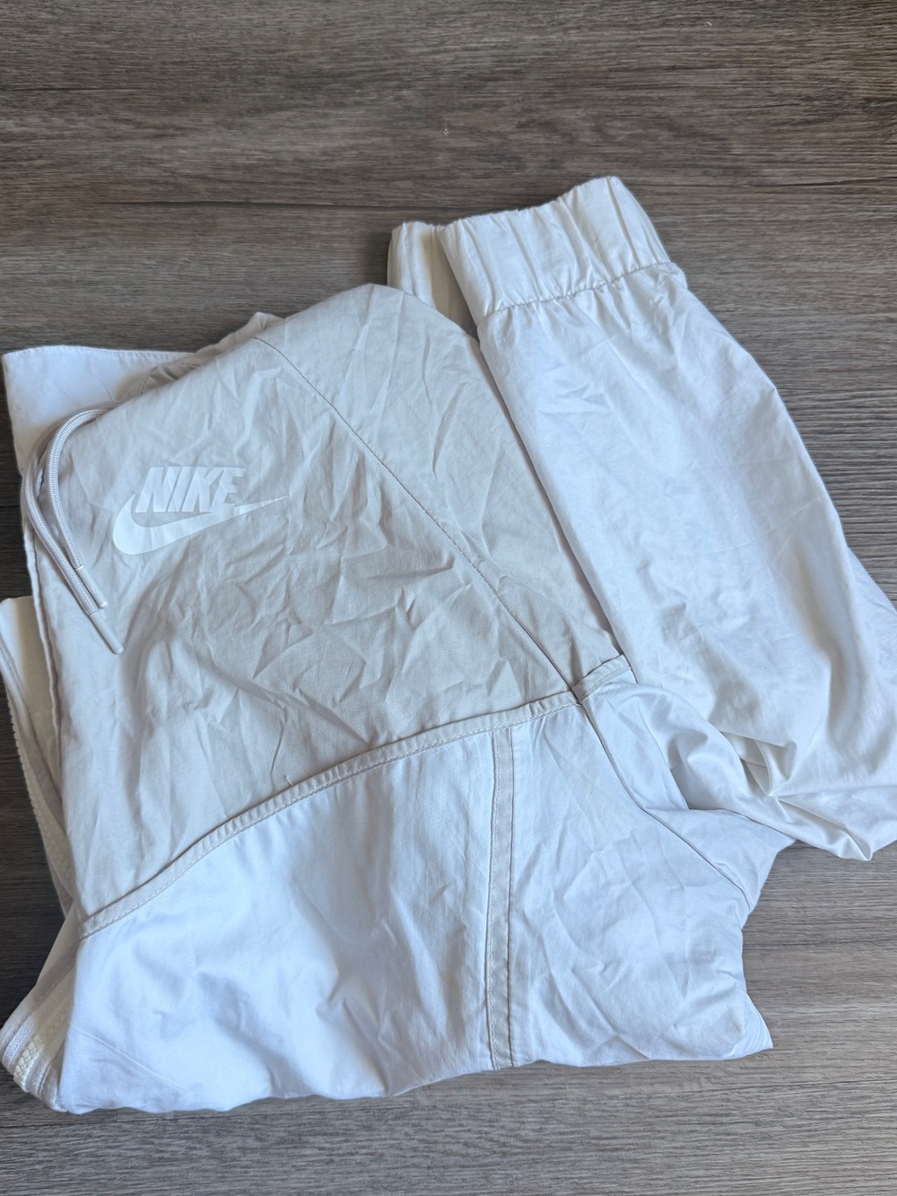 Nike Lightweight Hooded Windbreaker Jacket - White